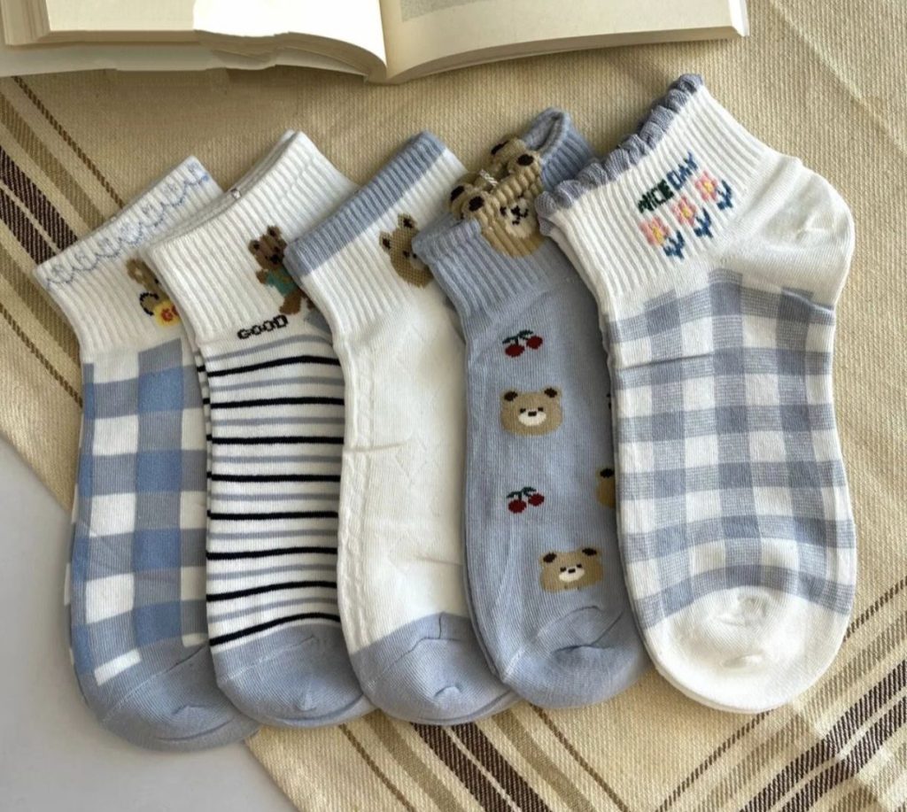 جوراب مچی زنانه طرح سه گل خرس تم آبی میکس لادن (۱۰ جفتی)